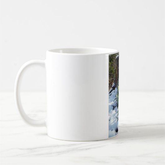 Gelbe Daffodien im Schnee Kaffeetasse (Links)