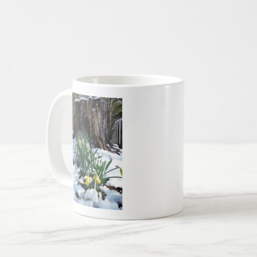 Gelbe Daffodien im Schnee Kaffeetasse (Vorderseite Links)