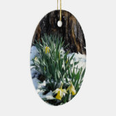 Gelbe Daffodien im Schnee Keramik Ornament (Rechts)