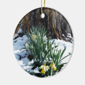 Gelbe Daffodien im Schnee Keramikornament (Links)