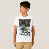 Gelbe Daffodien im Schnee T-Shirt (Vorne ganz)