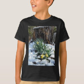 Gelbe Daffodien im Schnee T-Shirt (Vorderseite)