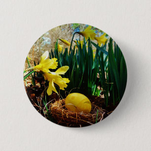 Gelbe Daffodien und ein Gelbes Osterei Button