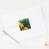Gelbe Daffodien und ein Gelbes Osterei Quadratischer Aufkleber (Umschlag)