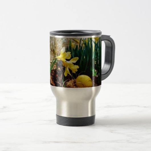 Gelbe Daffodien und ein Gelbes Osterei Reisebecher (VorderseiteRechts)