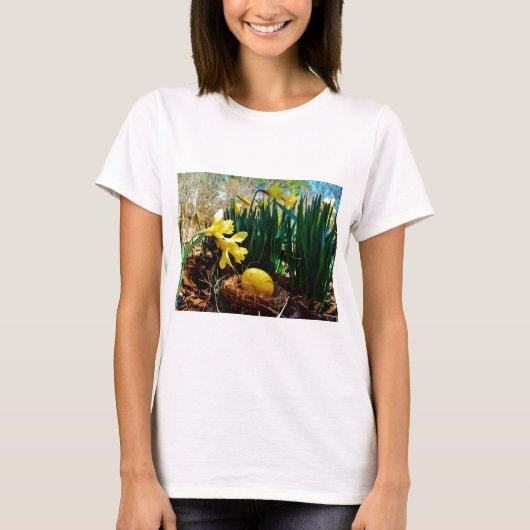 Gelbe Daffodien und ein Gelbes Osterei T-Shirt (Vorderseite)