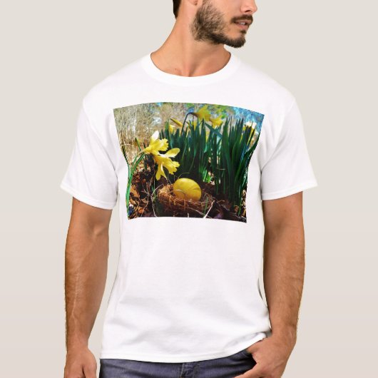 Gelbe Daffodien und ein Gelbes Osterei T-Shirt (Vorderseite)
