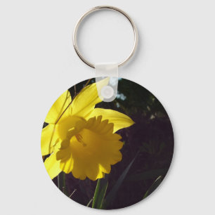 Gelbe Daffodil-Blume im Sonnenlicht Schlüsselanhänger