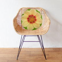 Gelbe Dahlia auf grüner Flora