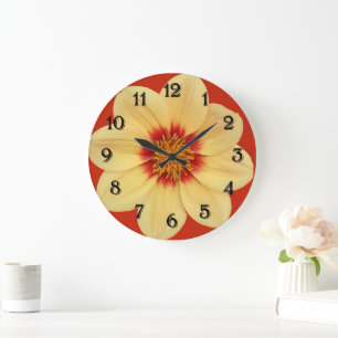 Gelbe Dahlie auf rotem Blumengrund Große Wanduhr