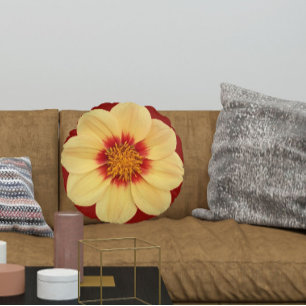 Gelbe Dahlie auf ziegelrotem Blumendesign Rundes Kissen