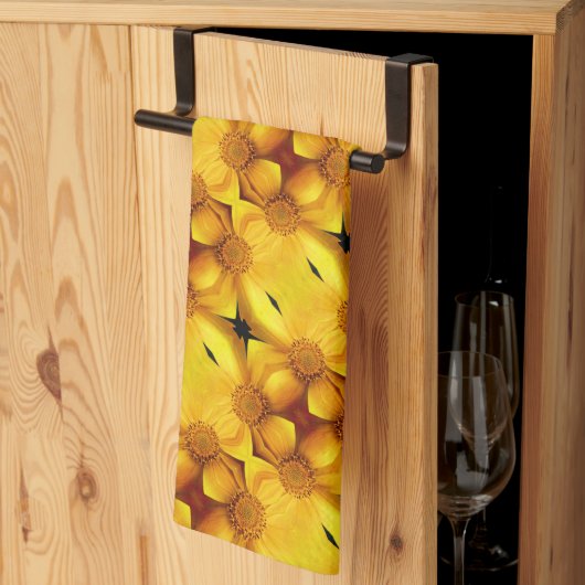 Gelbe Daisy-Blume-Petalen und Mittelmuster Geschirrtuch (Drittel gefaltet)