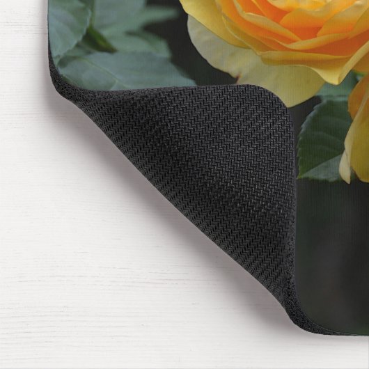 Gelbe englische Rosen Mousepad (Ecke)
