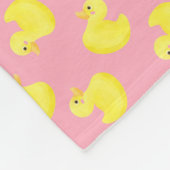 Gelbe Enten in Rosa  Fleecedecke (Ecke)