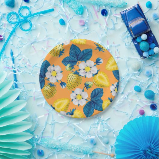 Gelbe Erdbeeren auf Orange Pappteller (Party)