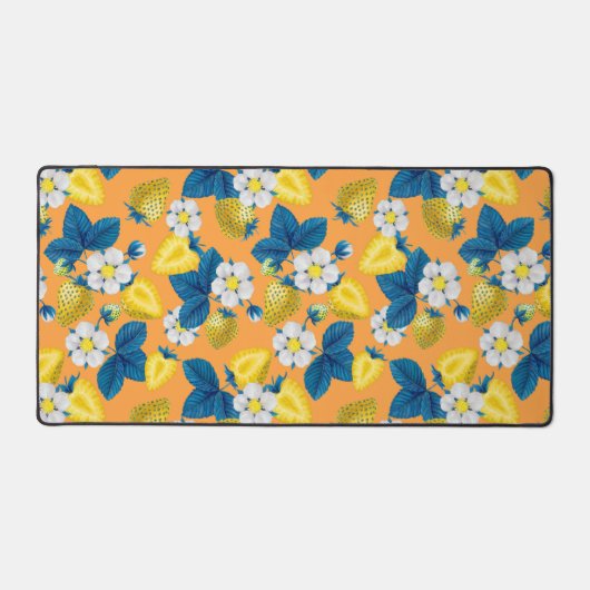 Gelbe Erdbeeren auf Orange Schreibtischunterlage (Vorderseite)