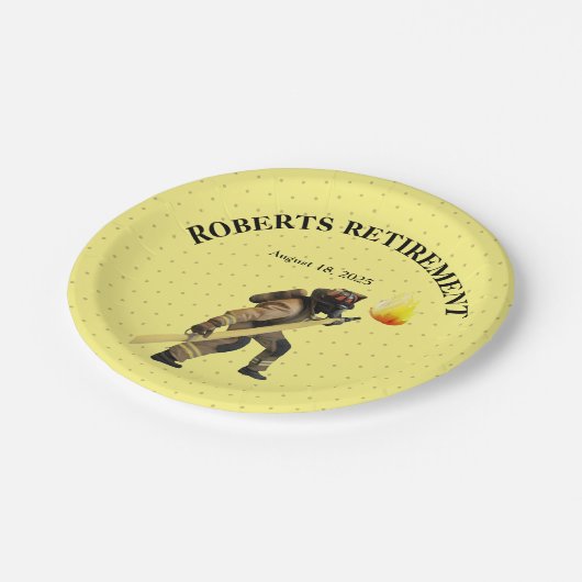 Gelbe Feuerwehrleute Ruhestand Pappteller (Schrägansicht)