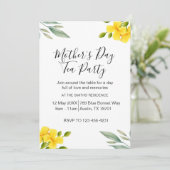 Gelbe Florale Muttertags-Teeparty Einladung (Stehend Vorderseite)