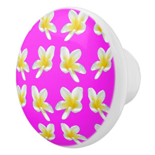 Gelbe Frangipani-Blume auf rosafarbenem Hintergrun Keramikknauf