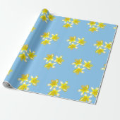 Gelbe Frangipanis auf Misty Blue, Packpapier (Ungerollt)