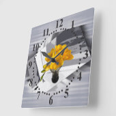 Gelbe Freesie Quadratische Wanduhr (Winkel)