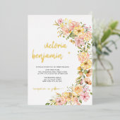 Gelbe Frühlingsblütenpink-Blume Hochzeit Gold Folieneinladung (Stehend vorne)