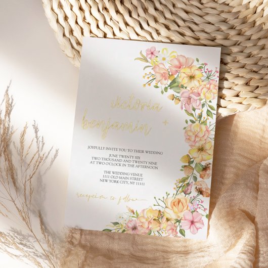 Gelbe Frühlingsblütenpink-Blume Hochzeit Gold Folieneinladung