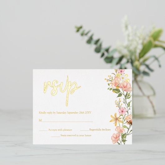 Gelbe Frühlingsblütenpinke Blume UAWG Real Gold Folie Einladungspostkarte (Stehend vorne)