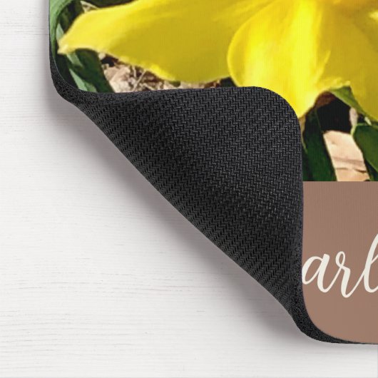 Gelbe Frühlingsdaffodil im Garden-Individuelle Nam Mousepad (Ecke)