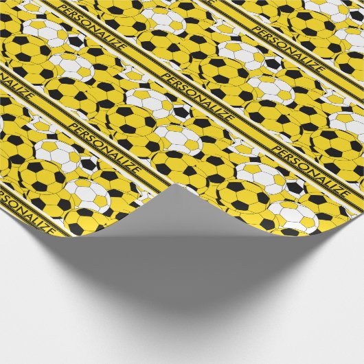 Gelbe Fußball-Collage Geschenkpapier (Ecke)