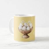 Gelbe Gänseblümchen-Blumen Eier in Schale Kaffeetasse (Vorderseite Links)