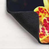 Gelbe Gepunktete Lilie-Blume Mousepad (Ecke)