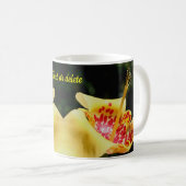 Gelbe Gepunktete Lilie Blume Personalisiert Kaffeetasse (VorderseiteRechts)