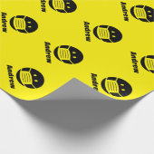 Gelbe Gesichtsmaske Smily Emoji Icon personalisier Geschenkpapier (Ecke)