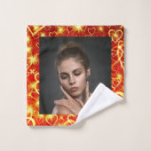 Gelbe goldene funkelnde Herzen auf rotem Hintergru Badhandtuch Set (Waschlappen)