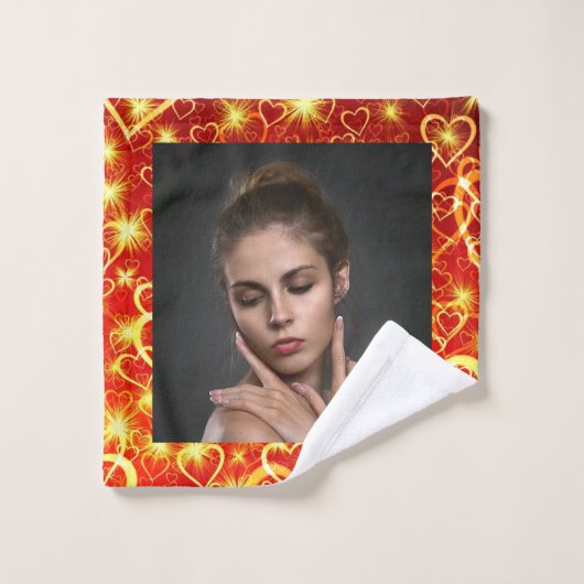 Gelbe goldene funkelnde Herzen auf rotem Hintergru Badhandtuch Set (Waschlappen)