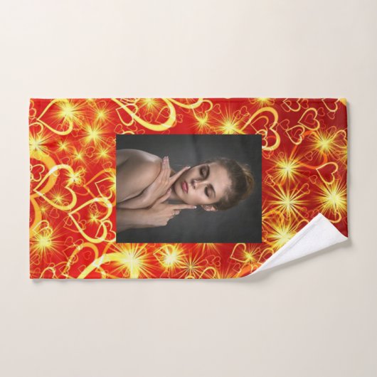 Gelbe goldene funkelnde Herzen auf rotem Hintergru Badhandtuch Set (Handtuch)