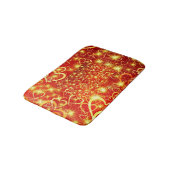 Gelbe goldene, glanzende Herzen auf rotem Hintergr Badematte (Schrägansicht)