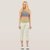 Gelbe Grüne Natur Fern Leaf Muster auf Weiß Capri Leggings (Vorderseite)