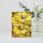 Gelbe Herbstblätter Postkarte (Stehend Vorderseite)