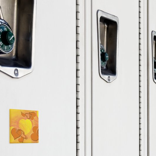 Gelbe Herzensmuscheln und Orangenröhren Magnet (In Situ (Schrank))