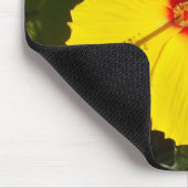 Gelbe Hibiskus Blume Mousepad (Ecke)