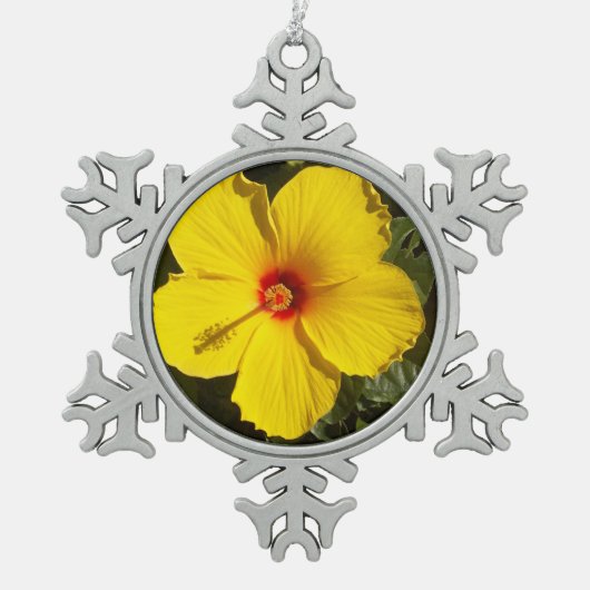 Gelbe Hibiskus Blume Schneeflocken Zinn-Ornament (Vorderseite)