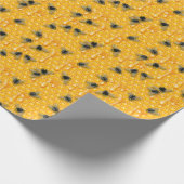 Gelbe illustrierte Bienen auf einer driftigen Wabe Geschenkpapier (Ecke)