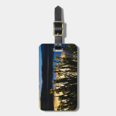 Gelbe Iris am Ufer des Arrowhad-Sees Gepäckanhänger (Vorderseite vertikal)