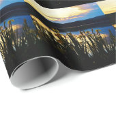 Gelbe Iris am Ufer des Arrowhad-Sees Geschenkpapier (Rolleneckpunkt)