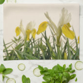 Gelbe Iris auf Creme Geschirrtuch (Gefaltet)