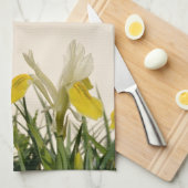 Gelbe Iris auf Creme Geschirrtuch (Viertel Falte)