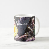 Gelbe Kaktus-Blume im Federmauskissen Kaffeetasse (VorderseiteRechts)