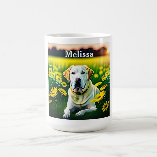Gelbe Labrador im Bereich der Wildblumen Kaffeetasse (Mittel)